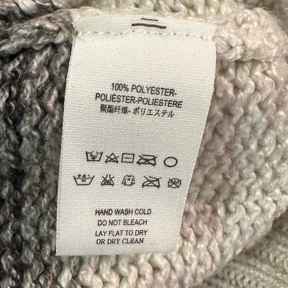 NEW Jen’s Pirate Beauty Dali Sweater 100% Polyester cream black gray pink - Picture 10 of 11